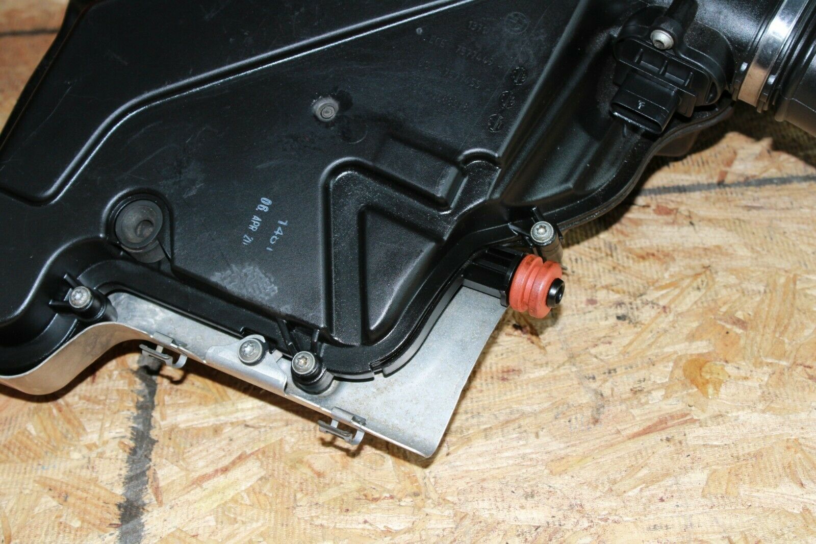 BMW E70 X5 X6 50i Engine Motor Left Air Intake Muffler Cleaner Box 1-4 Oem - Image 4