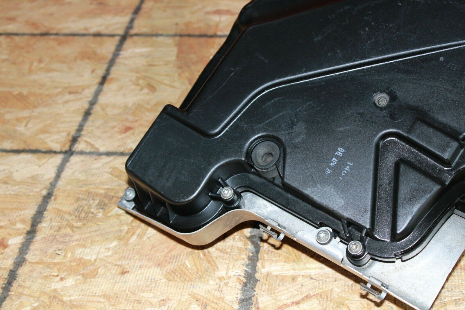BMW E70 X5 X6 50i Engine Motor Left Air Intake Muffler Cleaner Box 1-4 Oem - Image 5