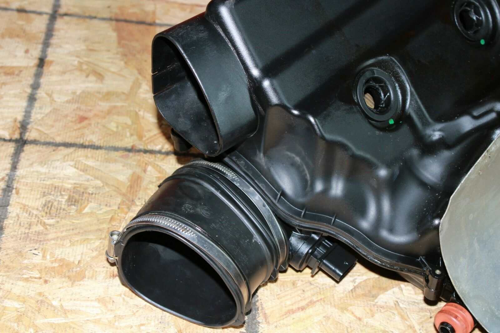 BMW E70 X5 X6 50i Engine Motor Left Air Intake Muffler Cleaner Box 1-4 Oem - Image 7