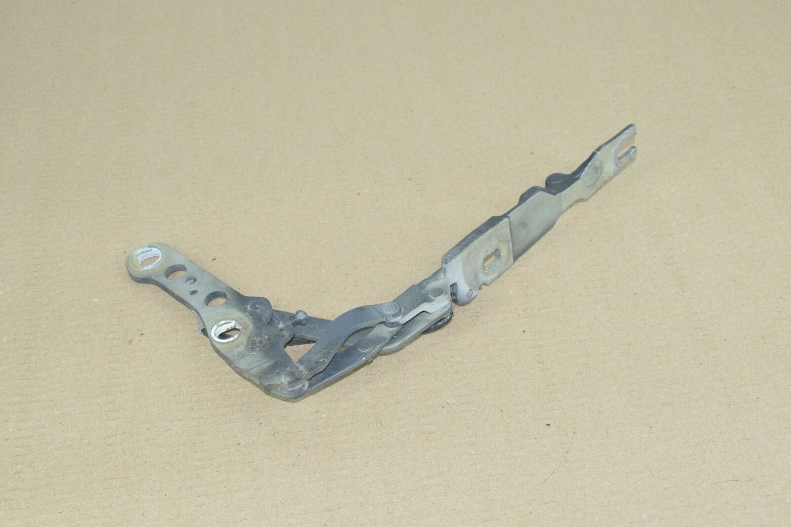 BMW E46 FRONT LEFT DRIVER SIDE HOOD BONNET COVER SHOCK BRACKET SUPPORT HINGE OEM - Image 5