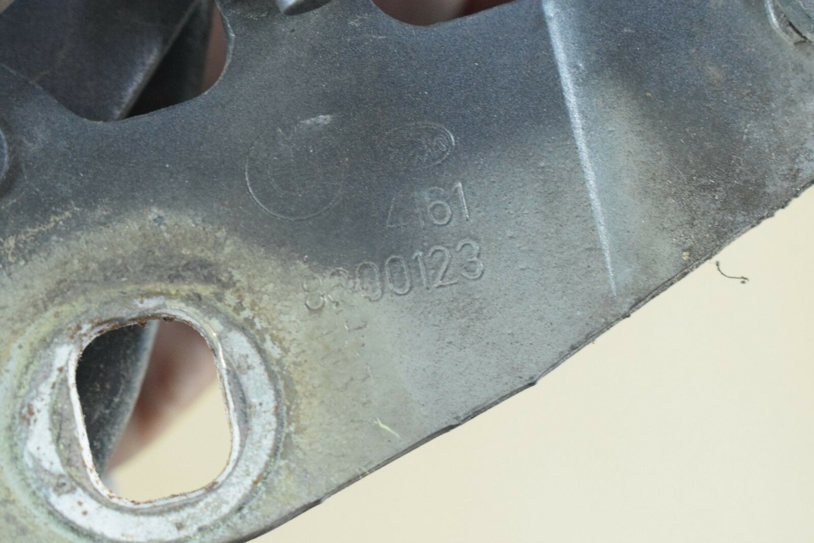 BMW E46 FRONT LEFT DRIVER SIDE HOOD BONNET COVER SHOCK BRACKET SUPPORT HINGE OEM - Image 6