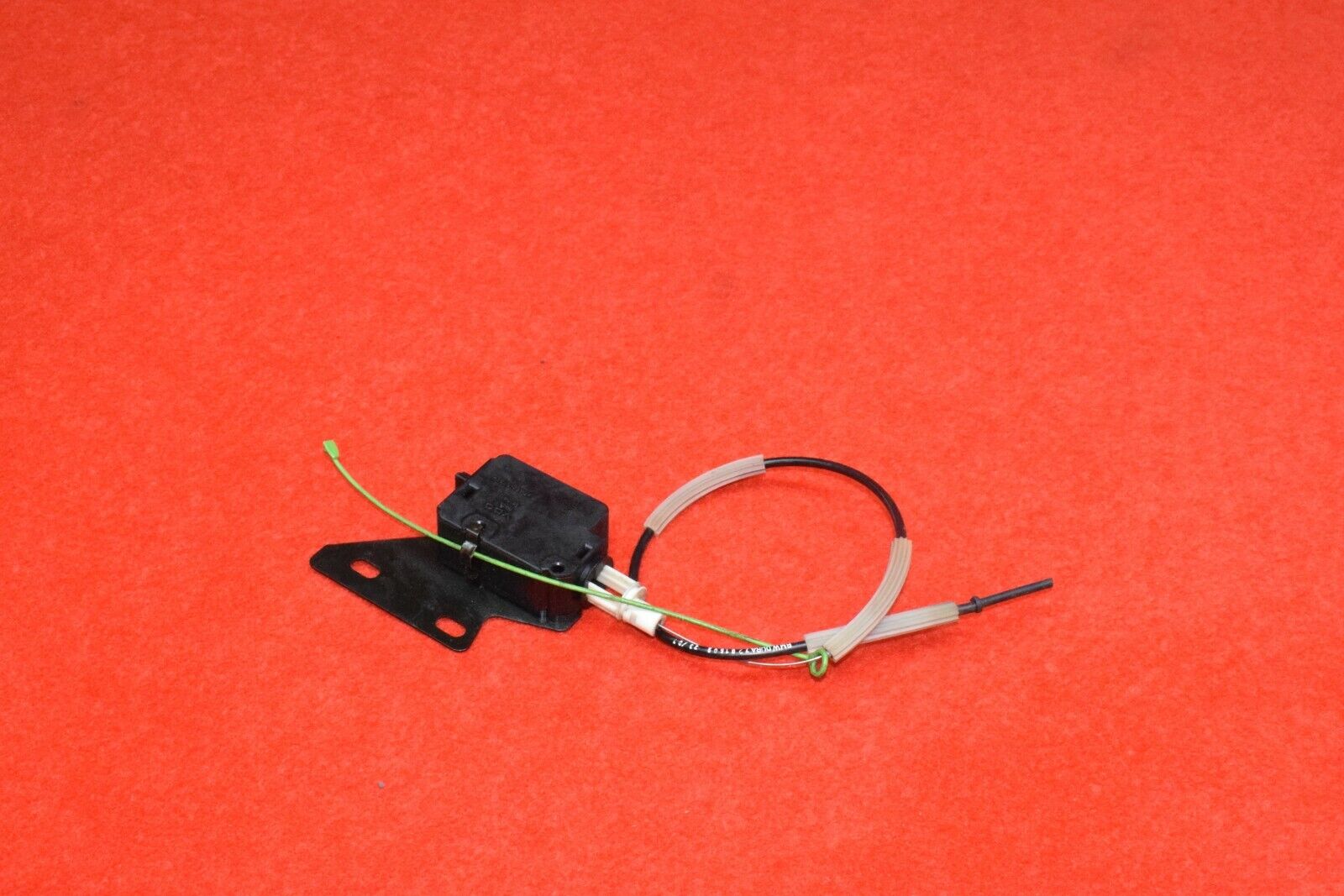 BMW E63 M6 Rear Right Gas Fuel Tank Filler Flap Actuator Lock Unit - Image 5